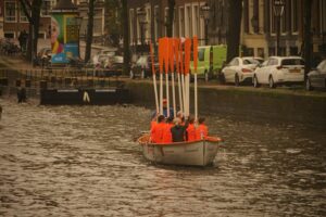Roeivereniging Ferox saluut aan burgemeester